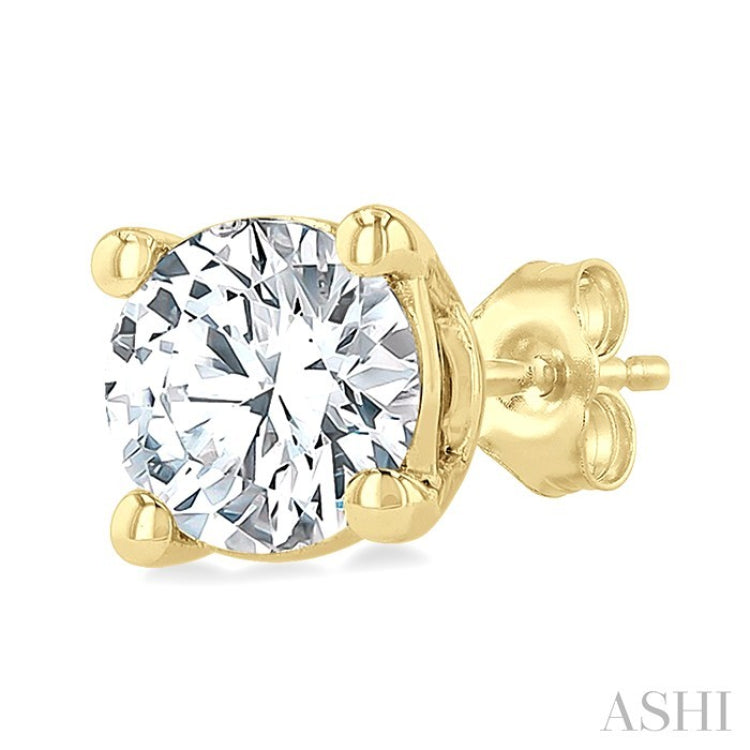 1/2 Ctw Round Cut Diamond Stud Earrings in 14K Yellow Gold