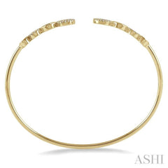 1/4 Ctw Circle Accent Open Center Round Cut Diamond Flexi Bangle in 10K Yellow Gold