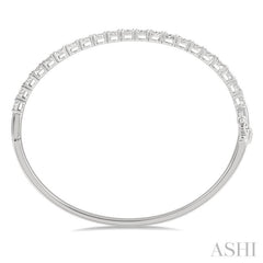 1 1/2 ctw Circular Lovebright Round Cut Diamond Bangle in 14K White Gold