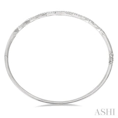 3/4 Ctw Open Infinity Round Cut Diamond Fashion Bangle in 14K White Gold