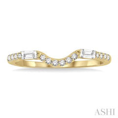 1/4 Ctw Round and Baguette Diamond Wedding Band in 14K Yellow Gold