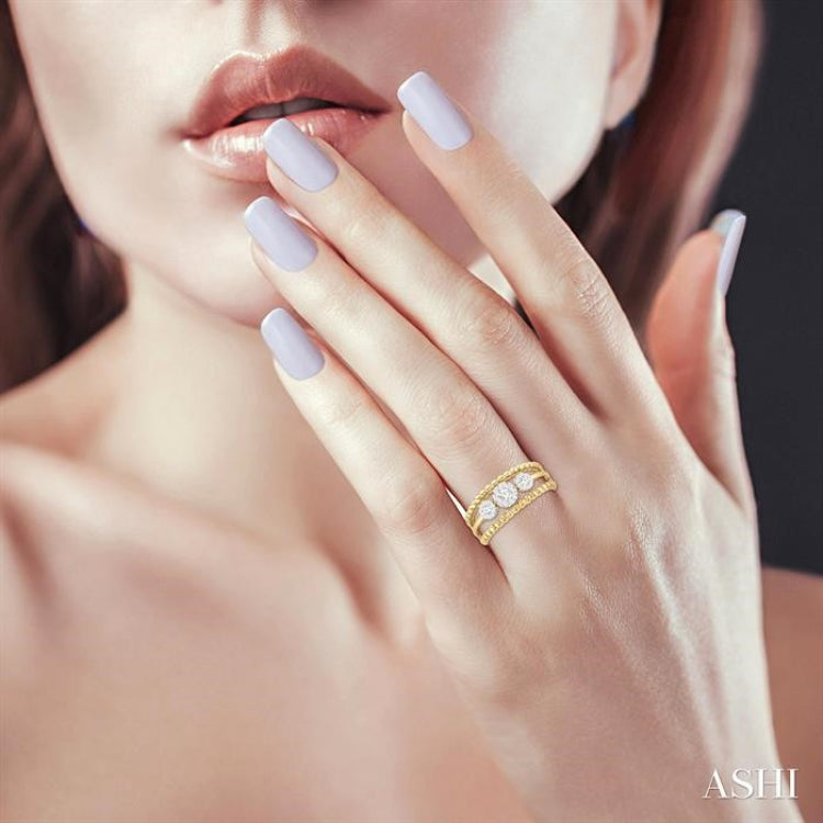 1/4 Ctw Past, Present & Future Lovebright Round Cut Diamond Fashion Ring in 14K Yellow and White Gold